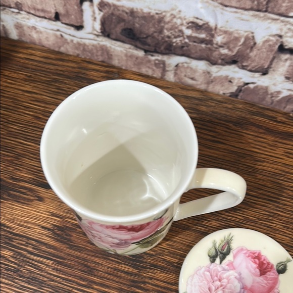 Kent Pottery Roses mug with lid - Picture 3 of 7